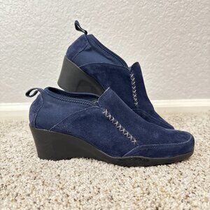 Aerosoles Women's Blue Suede Slip-On Loafers Size 8.5 -Exterior GC/Interior Worn